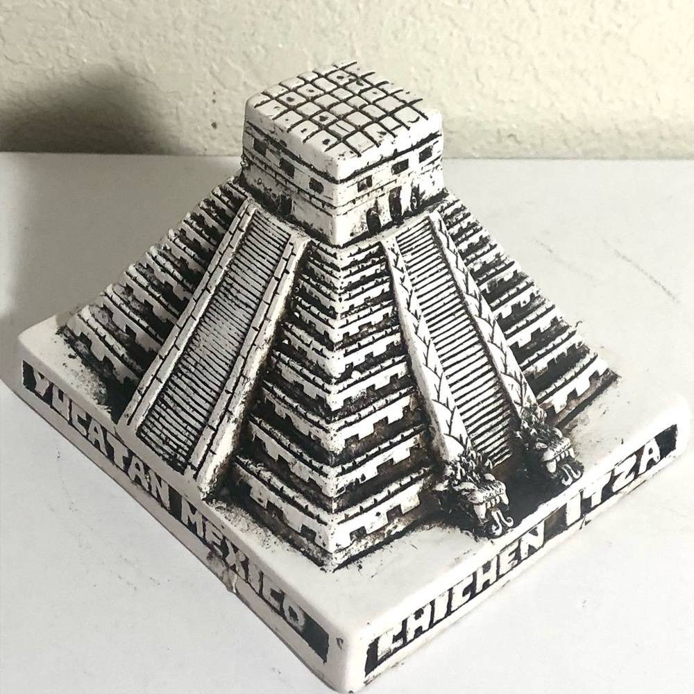 COPY - Chichen Itza Pyramid Model